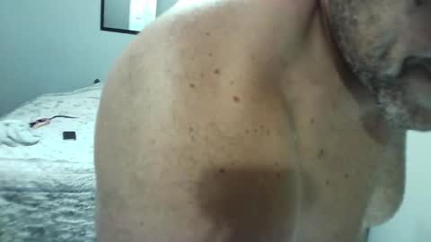 Snapshot of elpouto chatting on 11/16/25, 06:19 Elpouro online show from 11/16/25, 06:19