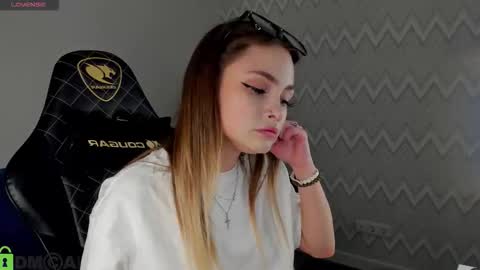 elsa_carterr online show from 11/04/25, 08:52