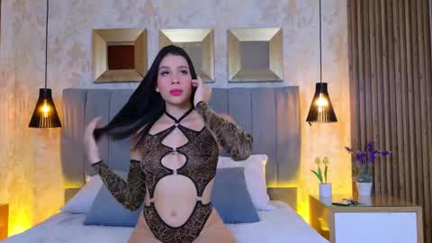 Snapshot of elsa_gb chatting on 03/14/26, 03:45 Isabela Martinez online show from 03/14/26, 03:45