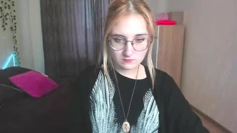 Snapshot of elsa_hot_here chatting on 01/13/25, 03:23 Elsa online show from 01/13/25, 03:23