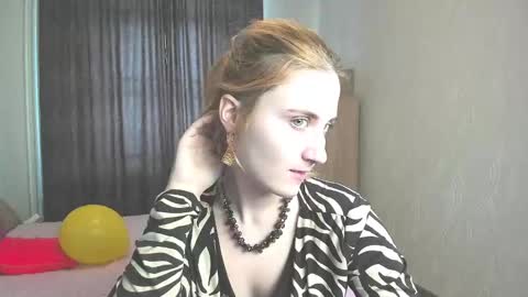 Snapshot of elsa_hot_here chatting on 02/14/25, 03:54 Elsa online show from 02/14/25, 03:54