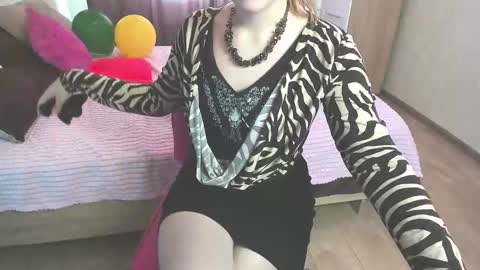 Snapshot of elsa_hot_here chatting on 02/14/25, 06:56 Elsa online show from 02/14/25, 06:56