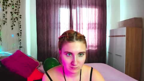Snapshot of elsa_hot_here chatting on 02/15/25, 06:55 Elsa online show from 02/15/25, 06:55
