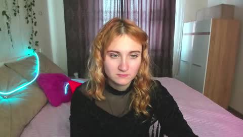 Snapshot of elsa_hot_here chatting on 02/19/25, 07:17 Elsa online show from 02/19/25, 07:17