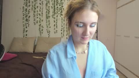 Snapshot of elsa_hot_here chatting on 10/20/25, 03:56 Elsa online show from 10/20/25, 03:56
