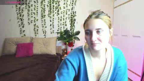 Snapshot of elsa_hot_here chatting on 12/01/25, 02:16 Elsa online show from 12/01/25, 02:16