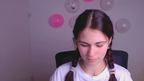 Snapshot of elsa_mur chatting on 02/16/25, 08:00 Elsa online show from 02/16/25, 08:00