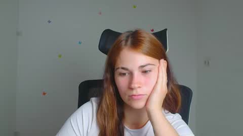 Snapshot of elsa_mur chatting on 09/23/25, 06:05 Elsa online show from 09/23/25, 06:05