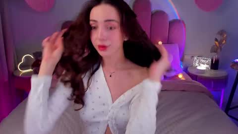 Snapshot of elsa_xo chatting on 02/12/25, 08:18 Michelle online show from 02/12/25, 08:18