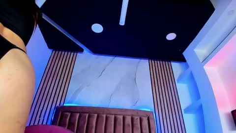 Elsa online show from 02/16/25, 12:10