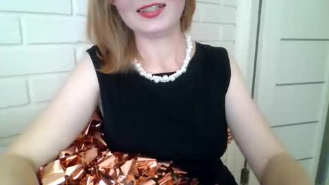 Snapshot of elsamartinez chatting on 10/29/25, 12:07 ElsaMartinez online show from 10/29/25, 12:07