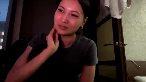 Snapshot of elsedesmond chatting on 04/14/26, 02:12 Mia online show from 04/14/26, 02:12