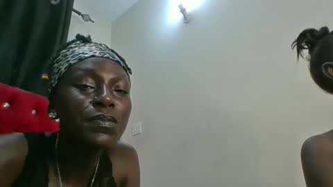 Snapshot of elsiejoy chatting on 11/03/25, 07:37 elsiejoy online show from 11/03/25, 07:37