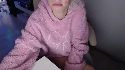 elssa_rush online show from 12/05/25, 11:41