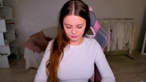 Luna online show from 12/18/25, 10:16