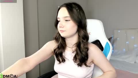 Snapshot of elvienne chatting on 05/08/26, 11:15 Elvienne online show from 05/08/26, 11:15