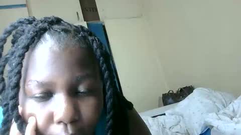 Snapshot of elvier_pretty chatting on 10/18/25, 08:15 flo online show from 10/18/25, 08:15