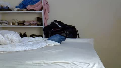 Snapshot of elvier_pretty chatting on 11/07/25, 09:09 flo online show from 11/07/25, 09:09