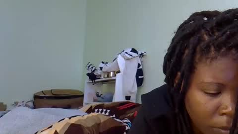 Snapshot of elvier_pretty chatting on 12/18/25, 09:15 flo online show from 12/18/25, 09:15