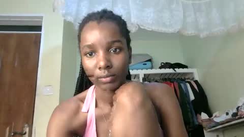 Snapshot of elvier_pretty chatting on 03/22/26, 12:03 flo online show from 03/22/26, 12:03