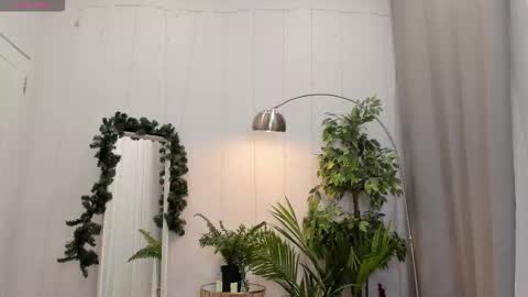 Snapshot of elvilune chatting on 01/14/26, 01:39 Erica online show from 01/14/26, 01:39