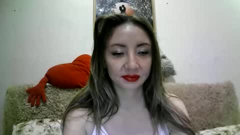 Snapshot of elvinasweet chatting on 10/16/25, 02:01 ElvinaSweet online show from 10/16/25, 02:01