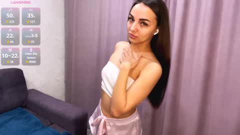 Snapshot of elwinedeeks chatting on 04/15/26, 11:39 Elena online show from 04/15/26, 11:39