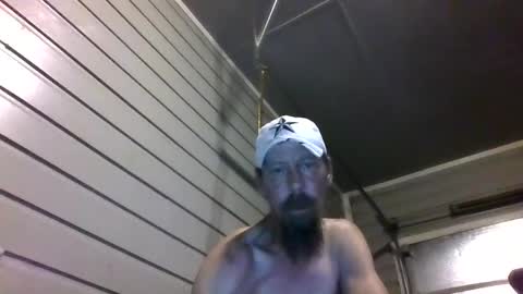 Snapshot of elwooood7 chatting on 09/19/25, 10:27 elwooood7 online show from 09/19/25, 10:27
