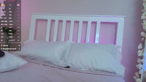 Snapshot of ely_cherry18 chatting on 01/10/26, 12:34 Ely online show from 01/10/26, 12:34