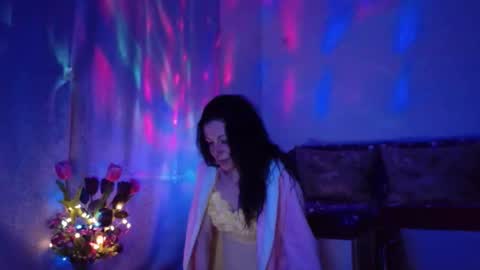 Elisa online show from 01/28/25, 11:17