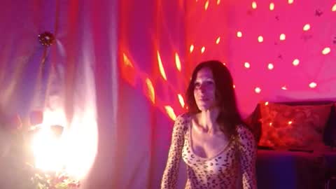 Elisa online show from 09/29/25, 05:29