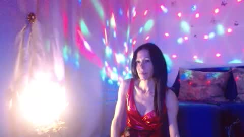 Elisa online show from 11/18/25, 06:45