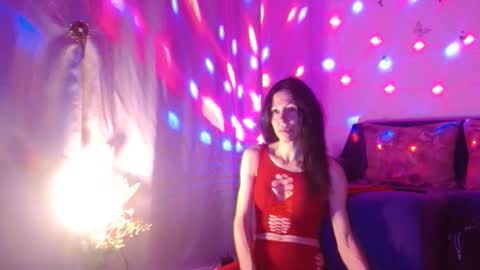 Elisa online show from 11/26/25, 10:22