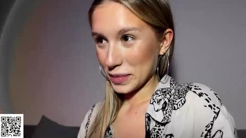 Elysia online show from 10/22/25, 09:36