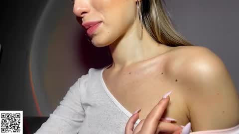 Elysia online show from 10/23/25, 10:08