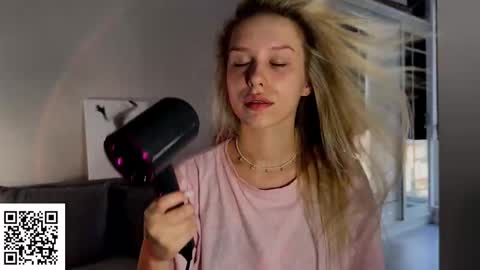 Elysia online show from 11/26/25, 05:30