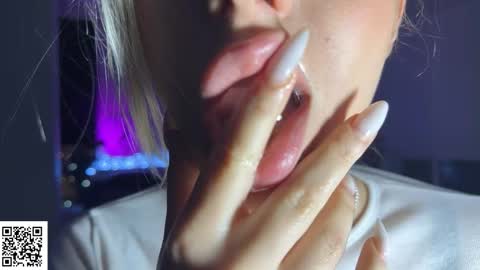 Elysia online show from 11/27/25, 11:18