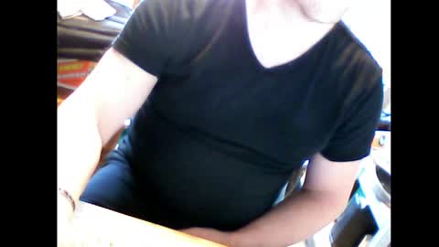 Snapshot of em_76 chatting on 04/01/26, 09:10 Em online show from 04/01/26, 09:10