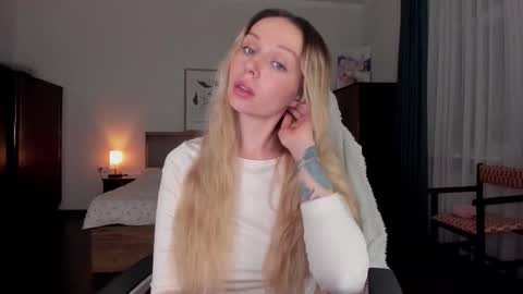 Emilie online show from 12/14/25, 06:34