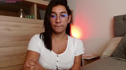 Snapshot of em_rotic chatting on 03/01/25, 01:07 Emilia online show from 03/01/25, 01:07