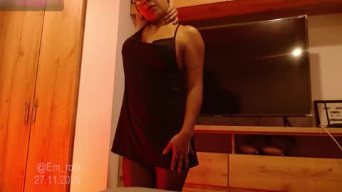 Snapshot of em_rotic chatting on 11/27/25, 10:45 Emilia online show from 11/27/25, 10:45