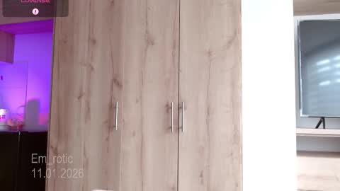 Snapshot of em_rotic chatting on 01/11/26, 06:13 Emilia online show from 01/11/26, 06:13