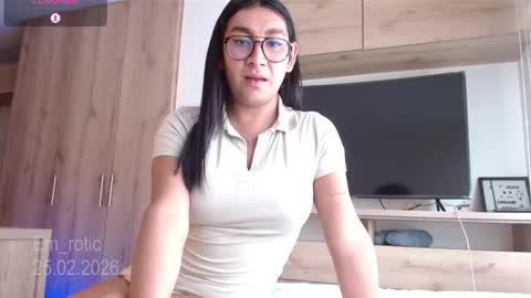 Snapshot of em_rotic chatting on 02/25/26, 06:39 Emilia online show from 02/25/26, 06:39