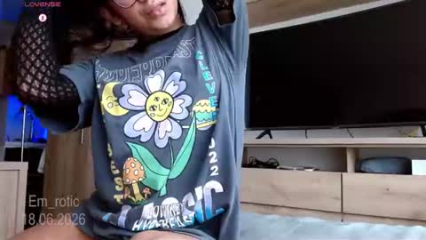 Snapshot of em_rotic chatting on 06/18/26, 05:17 Emilia online show from 06/18/26, 05:17