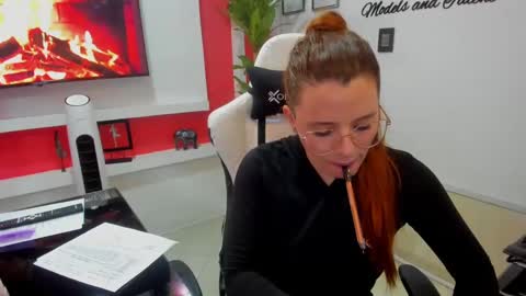 Estefany Martinez Acua INSTAGRAM ema 04oficial online show from 01/28/25, 09:19