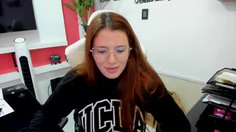 Estefany Martinez Acua INSTAGRAM ema 04oficial online show from 02/15/25, 08:33