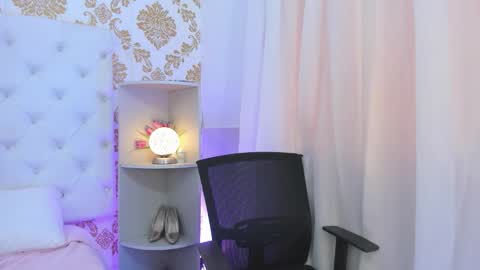 Ema Lambert  online show from 02/11/26, 04:56