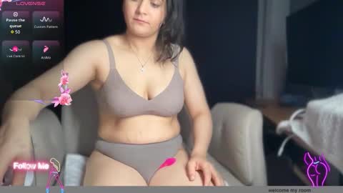 Ema Love online show from 12/17/25, 02:06