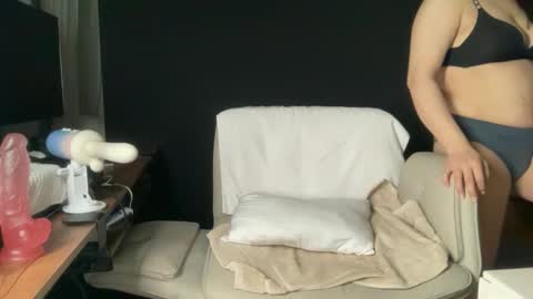 Snapshot of ema_lov3 chatting on 02/10/26, 01:10 Ema Love online show from 02/10/26, 01:10