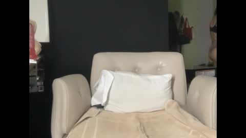 Snapshot of ema_lov3 chatting on 03/18/26, 01:53 Ema Love online show from 03/18/26, 01:53